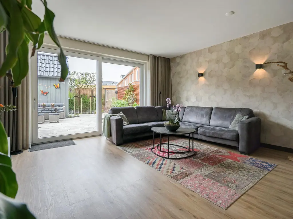 Pluis 16, MAASSLUIS