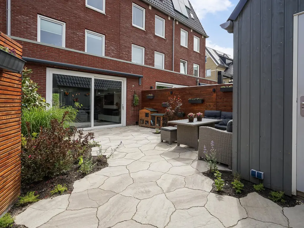 Pluis 16, MAASSLUIS