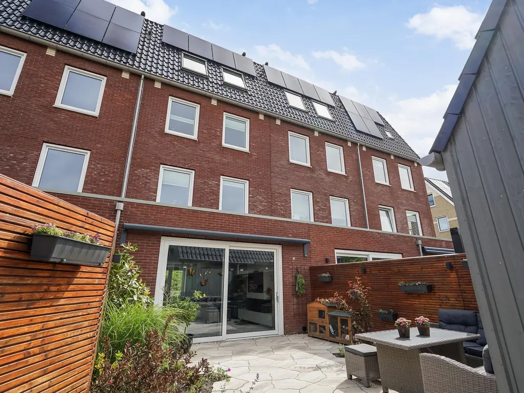 Pluis 16, MAASSLUIS