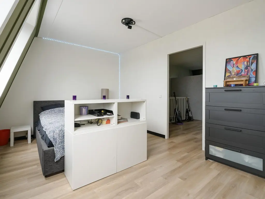 Pluis 16, MAASSLUIS