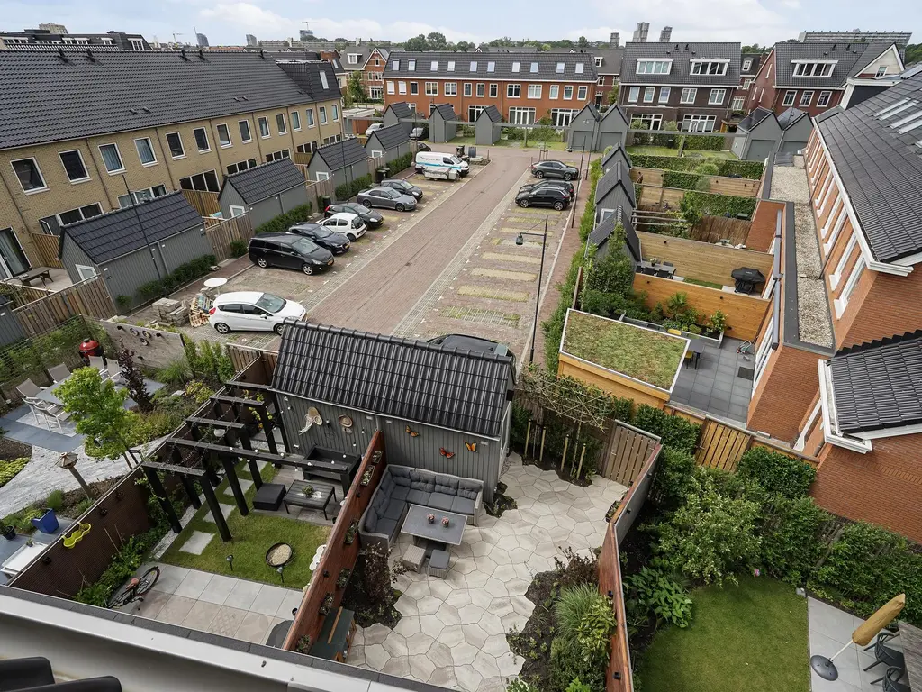 Pluis 16, MAASSLUIS