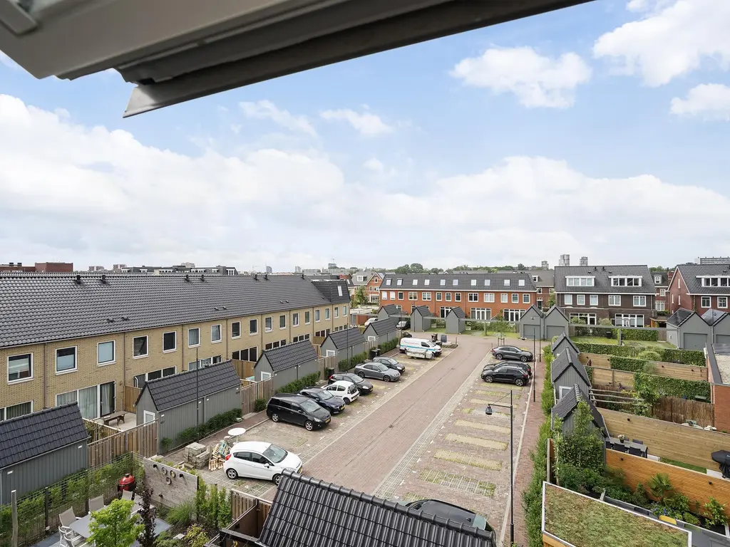 Pluis 16, MAASSLUIS