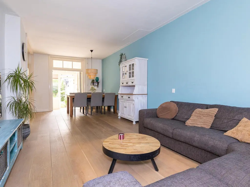 Keern 115, Hoorn