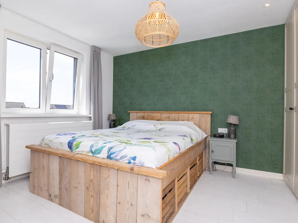 Keern 115, Hoorn