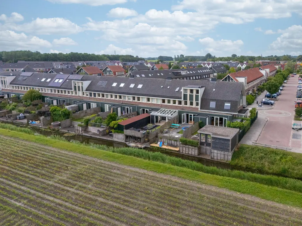 Juttepeer 50, Winkel