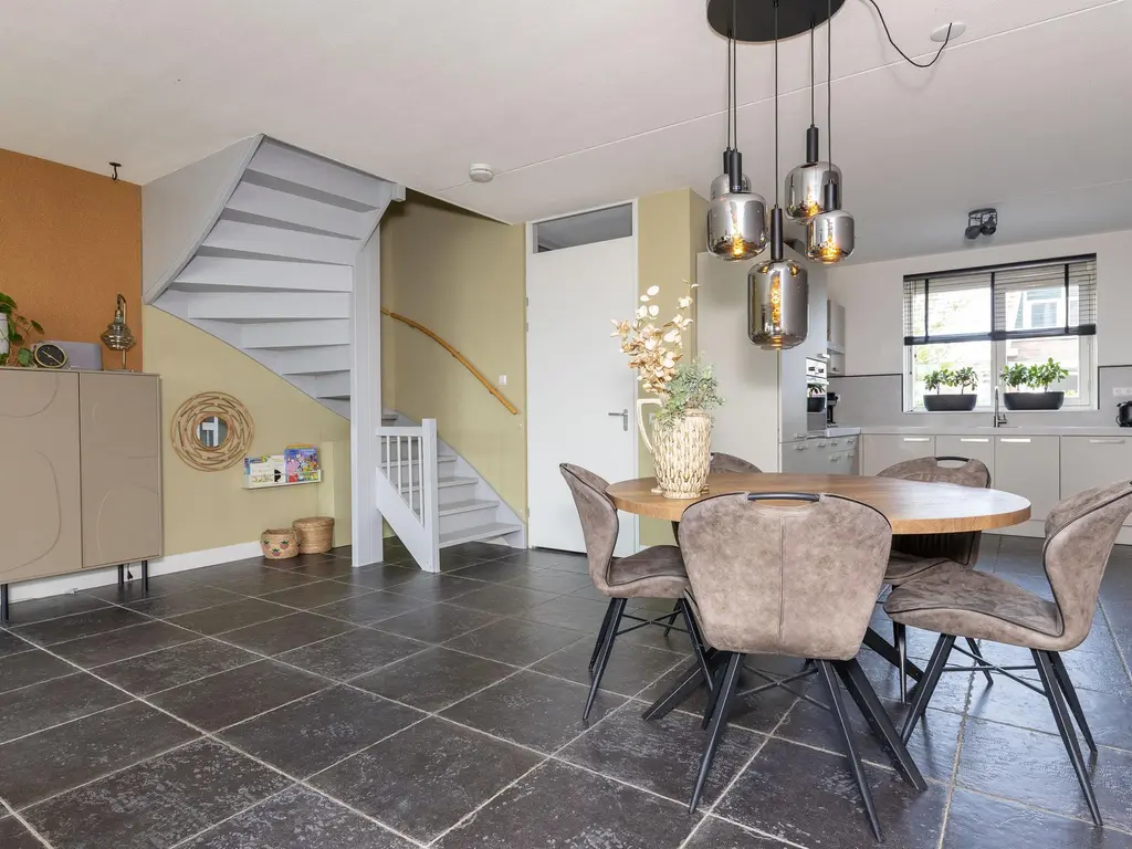 Juttepeer 50, Winkel