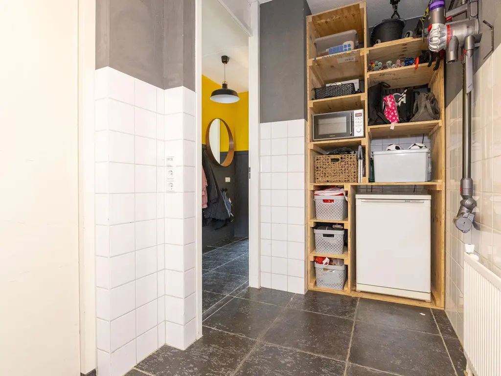 Juttepeer 50, Winkel