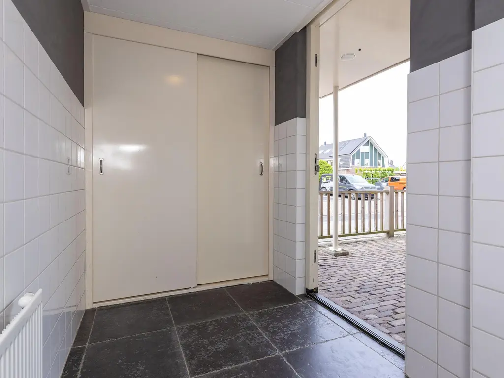 Juttepeer 50, Winkel