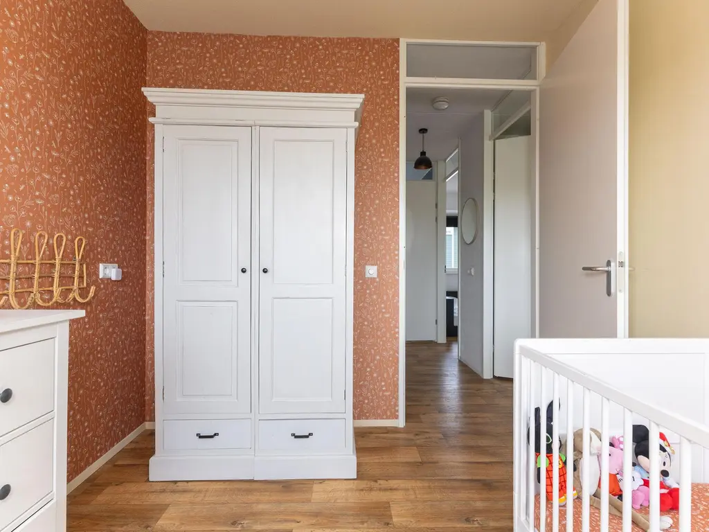 Juttepeer 50, Winkel