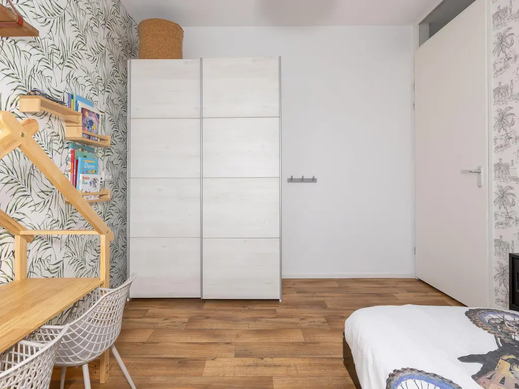 Juttepeer 50, Winkel