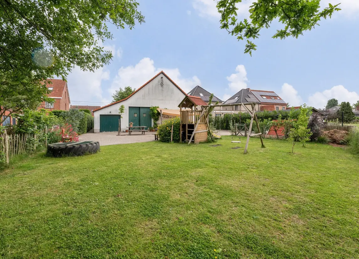 Steenweg op Ravels 183  