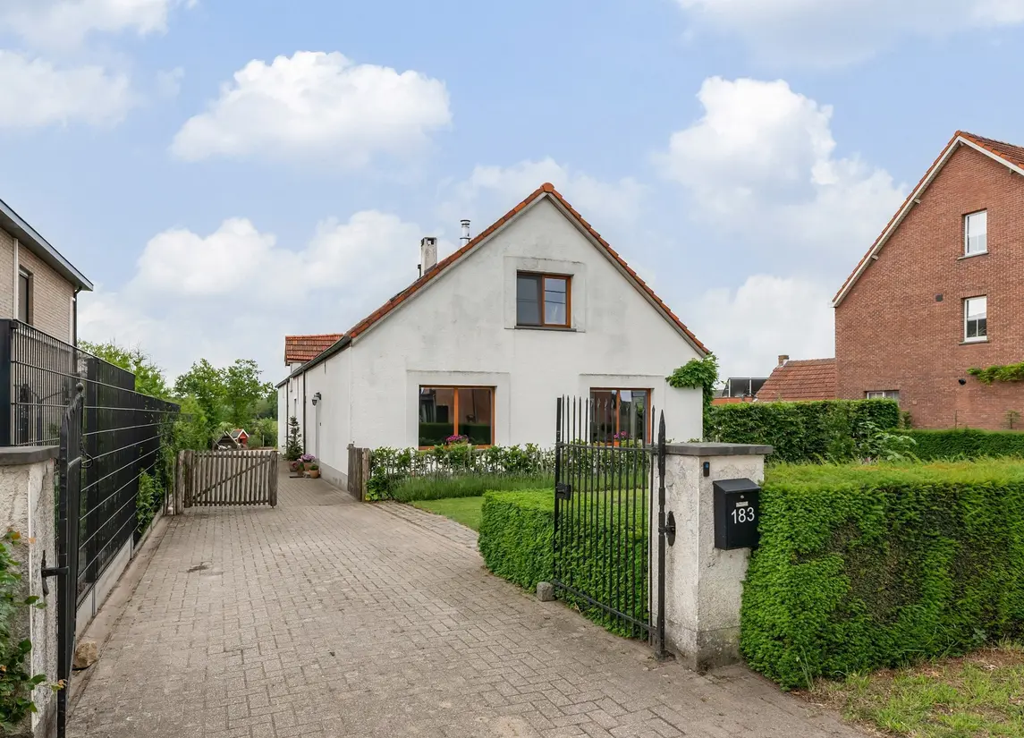 Steenweg op Ravels 183  