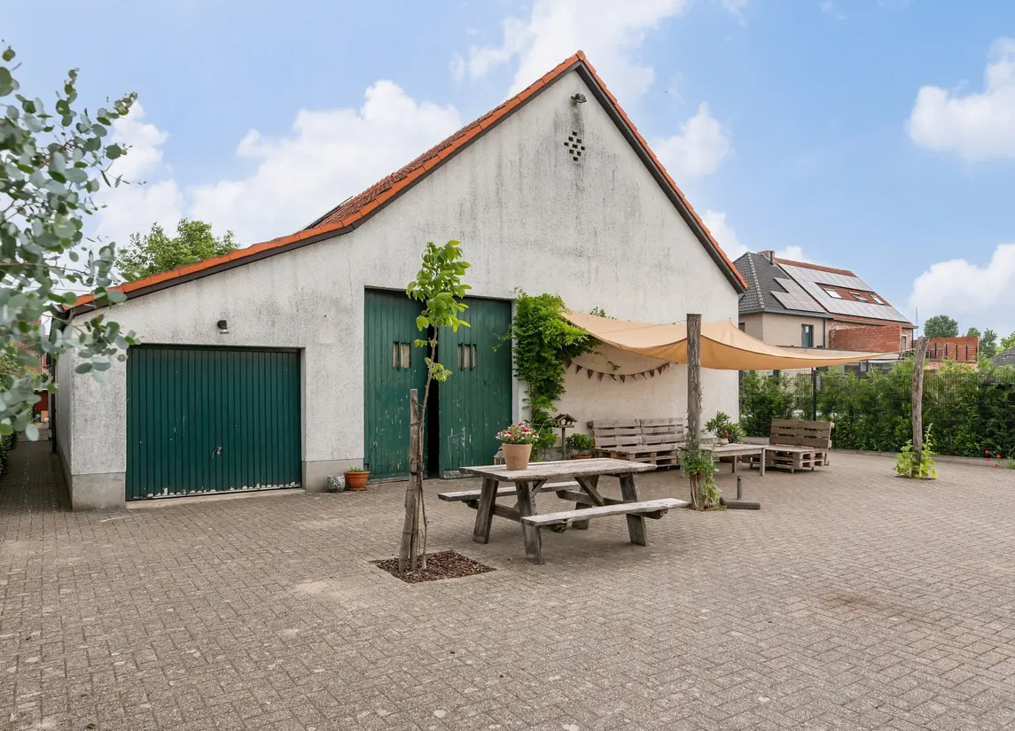 Steenweg op Ravels 183  