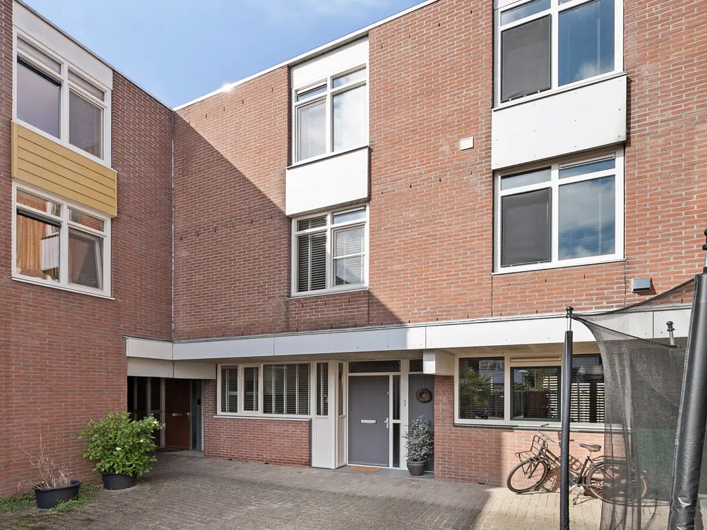 Eiberoord 10, Leiden