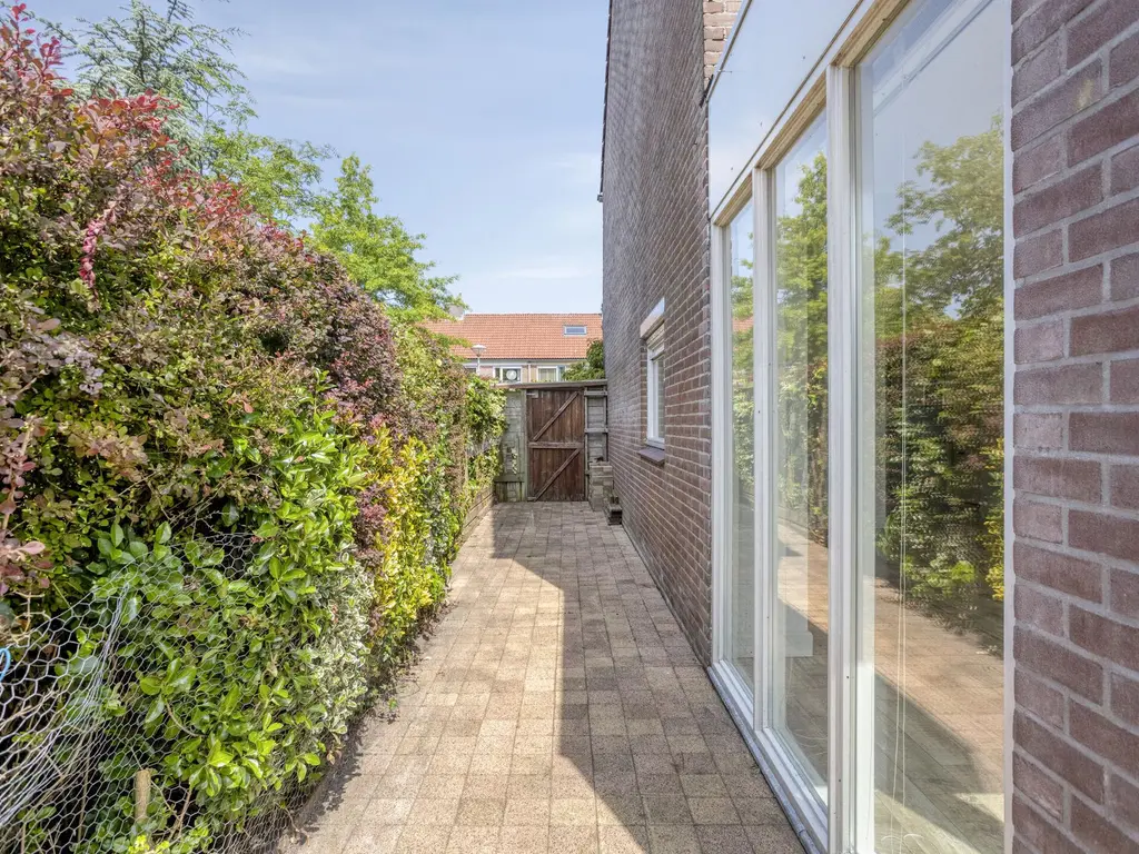 Hoefijzer 17, Zwaag
