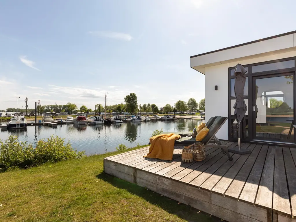 Rijnbandijk 36, MAURIK