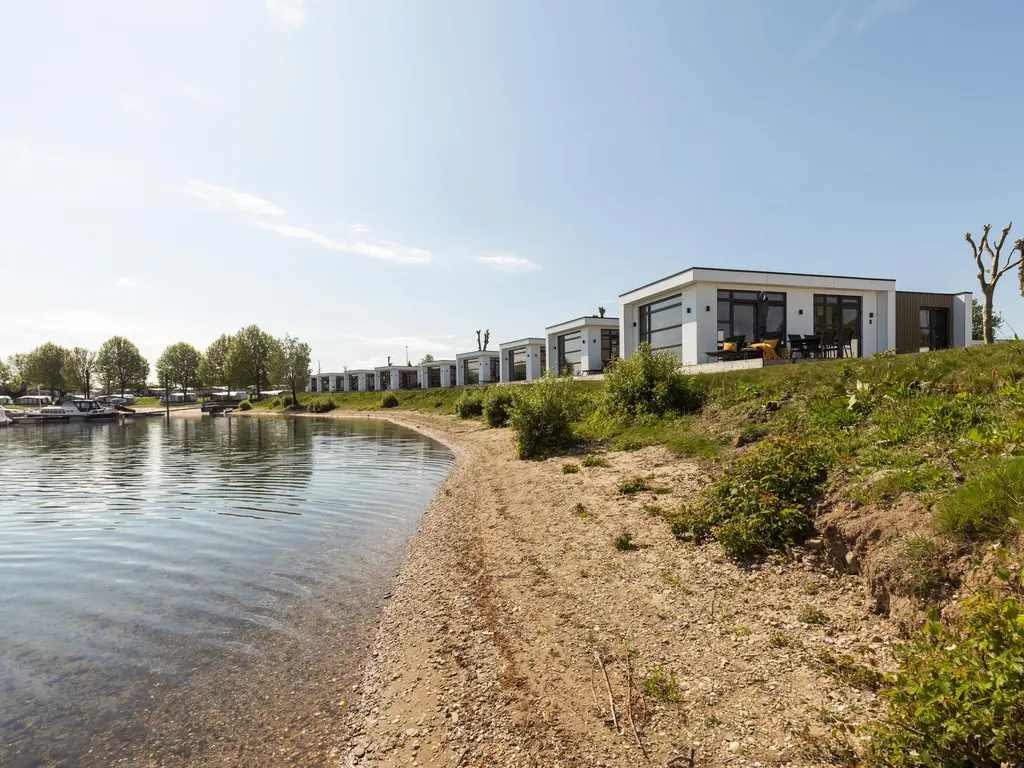 Rijnbandijk 36, MAURIK