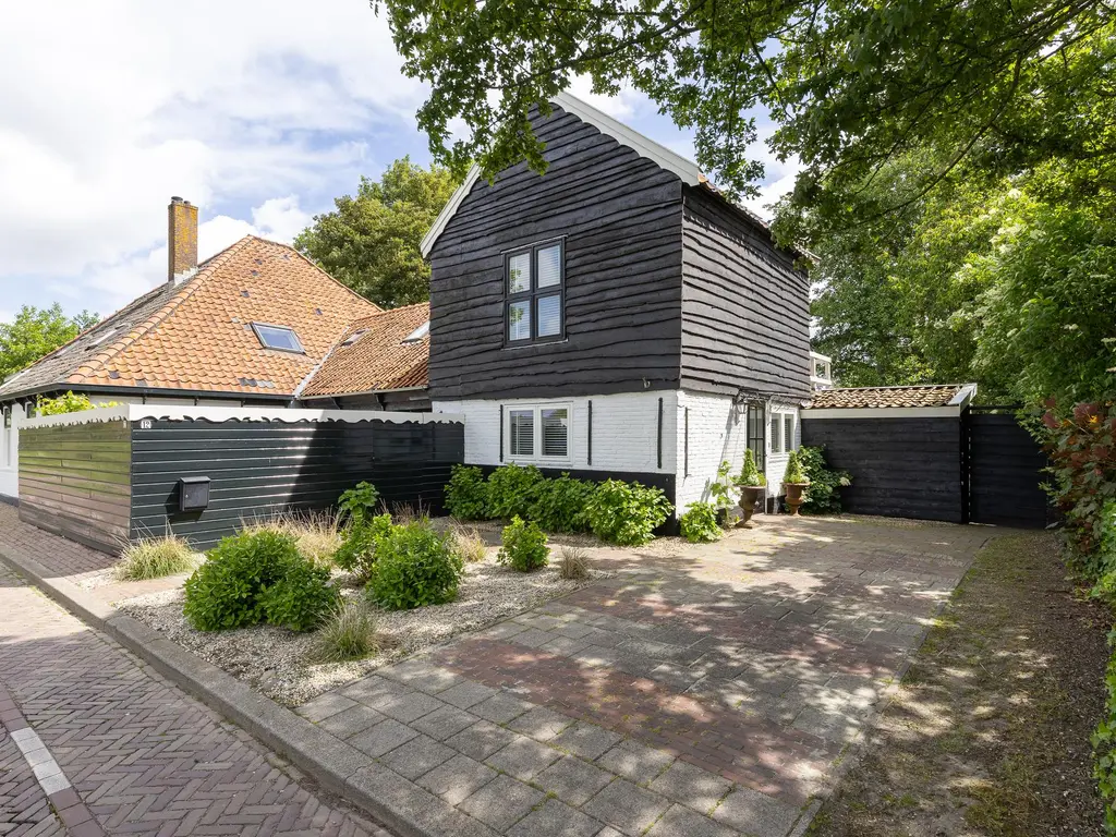 Zuiderweg 12, Opperdoes