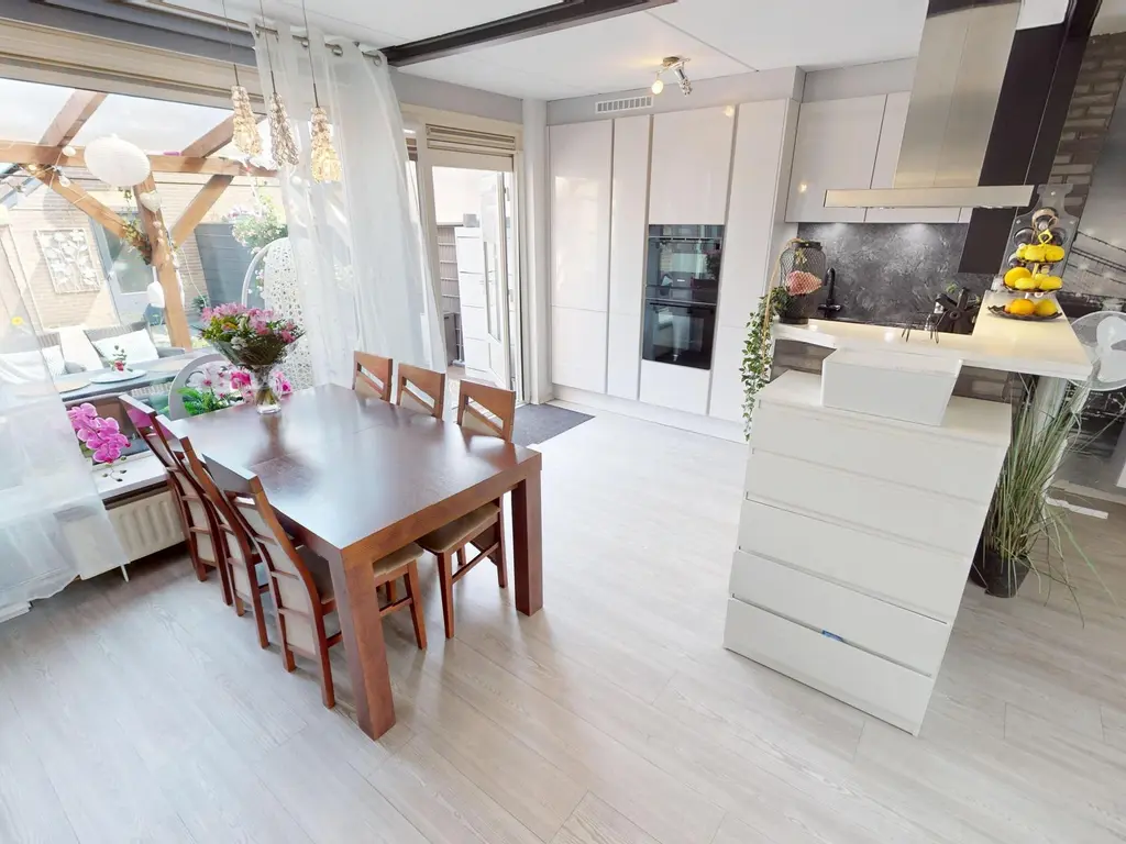 Duiker 50, GROOTEBROEK