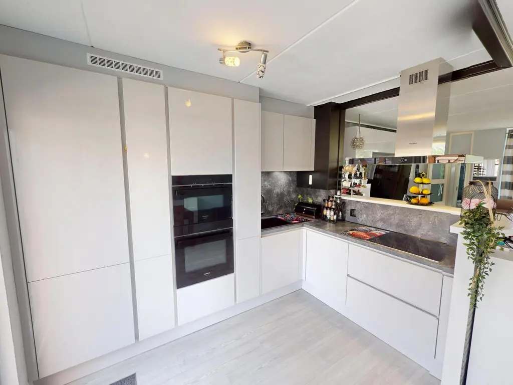 Duiker 50, GROOTEBROEK