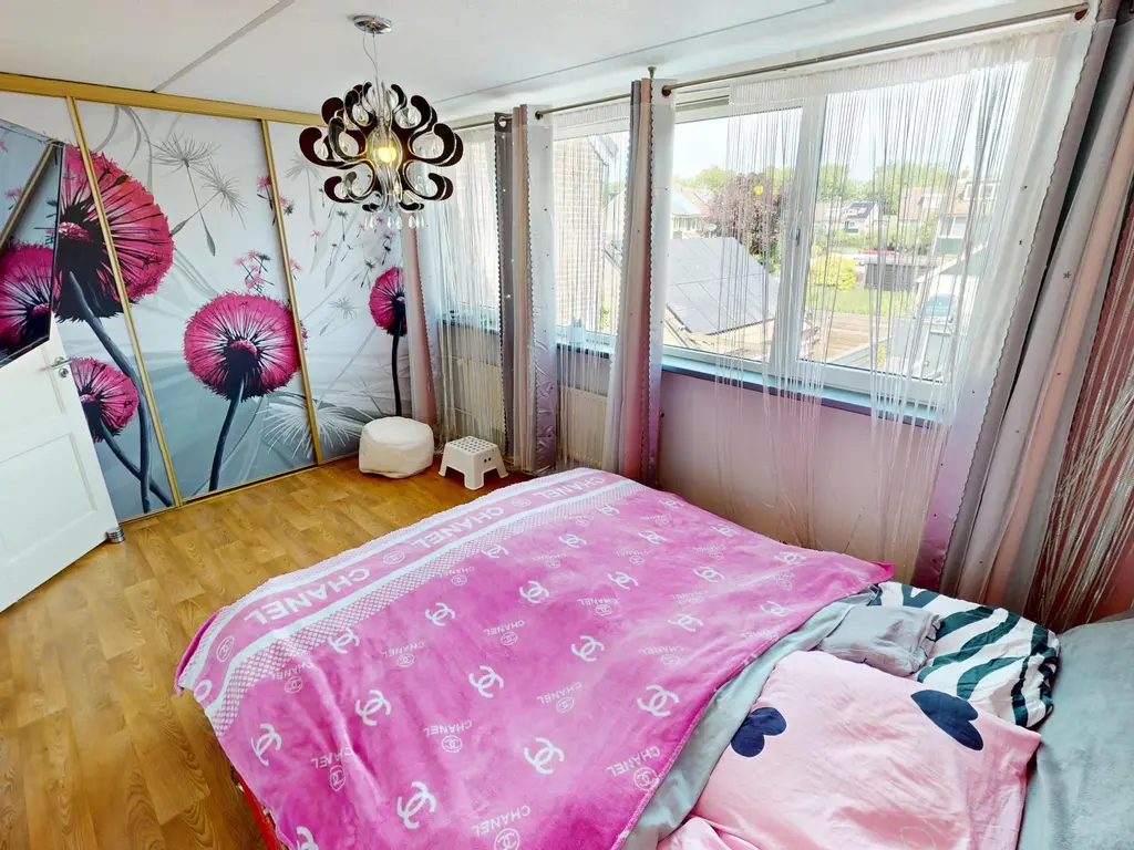 Duiker 50, GROOTEBROEK