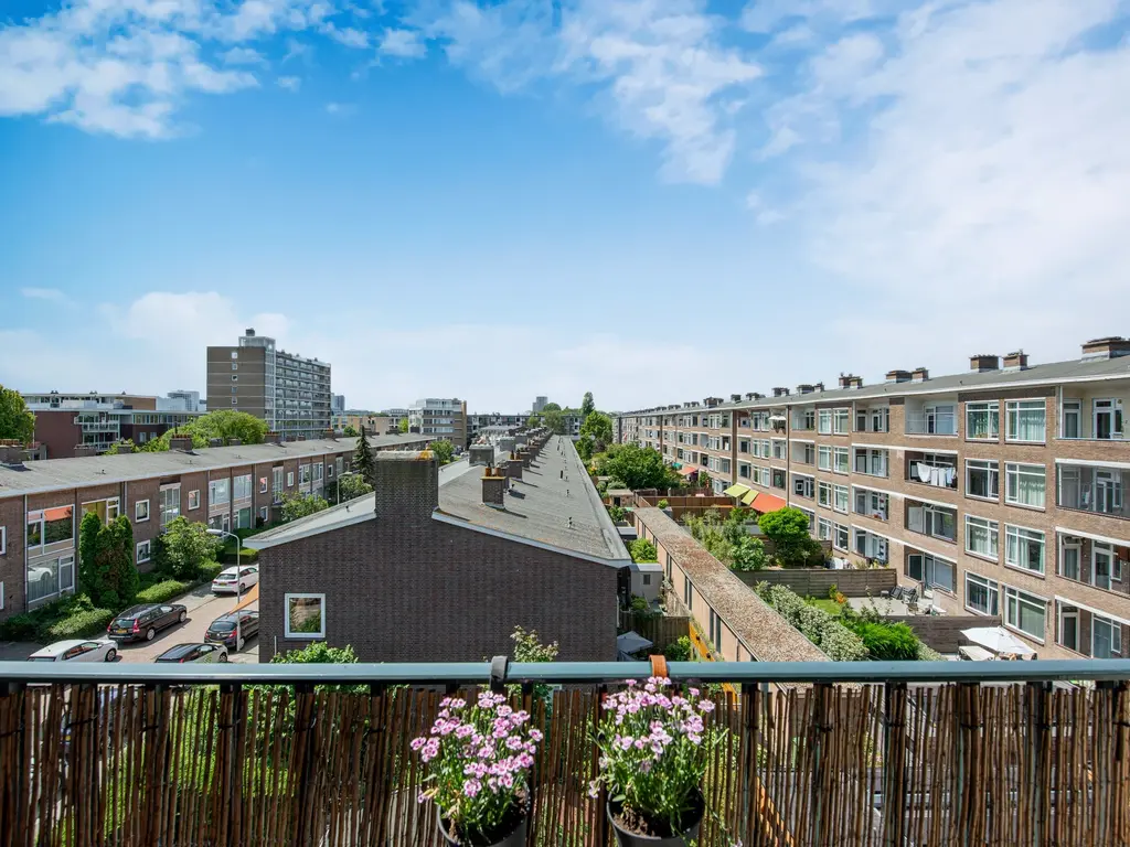 Spinozalaan 97, Voorburg