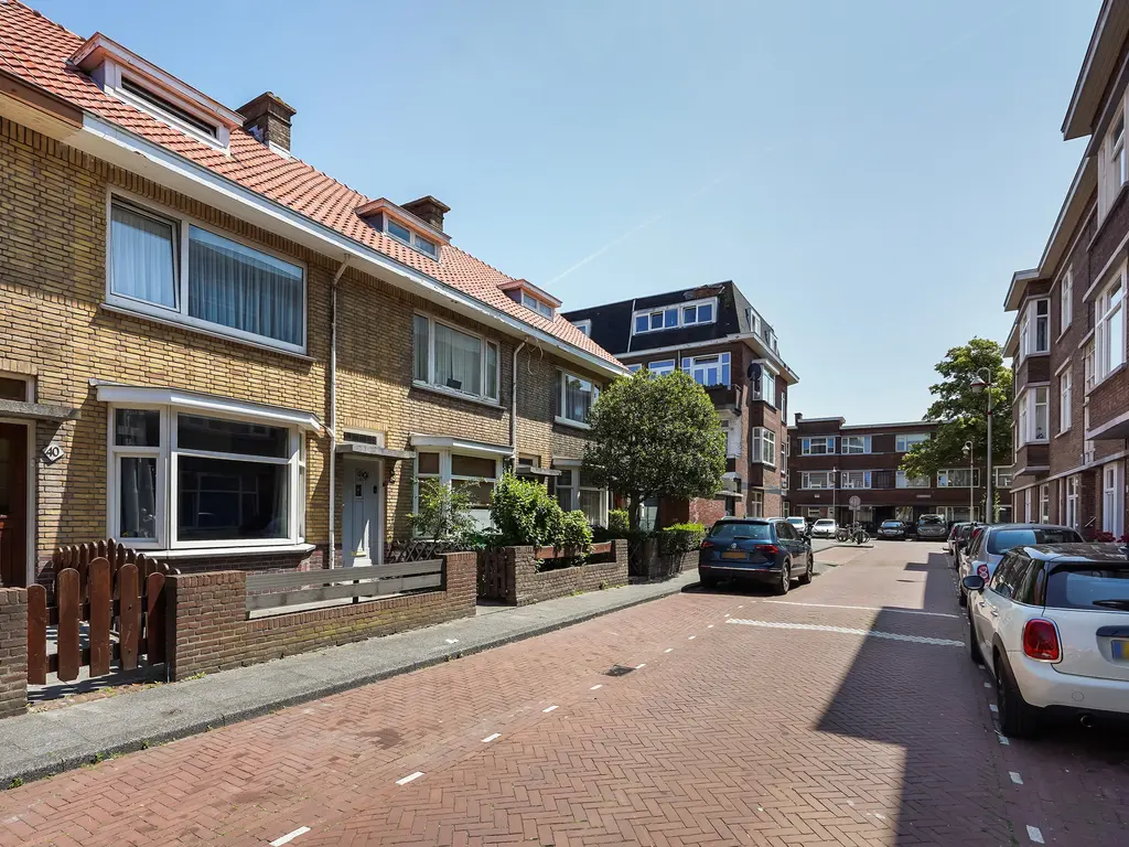 Boele van Hensbroekstraat 42, Den Haag