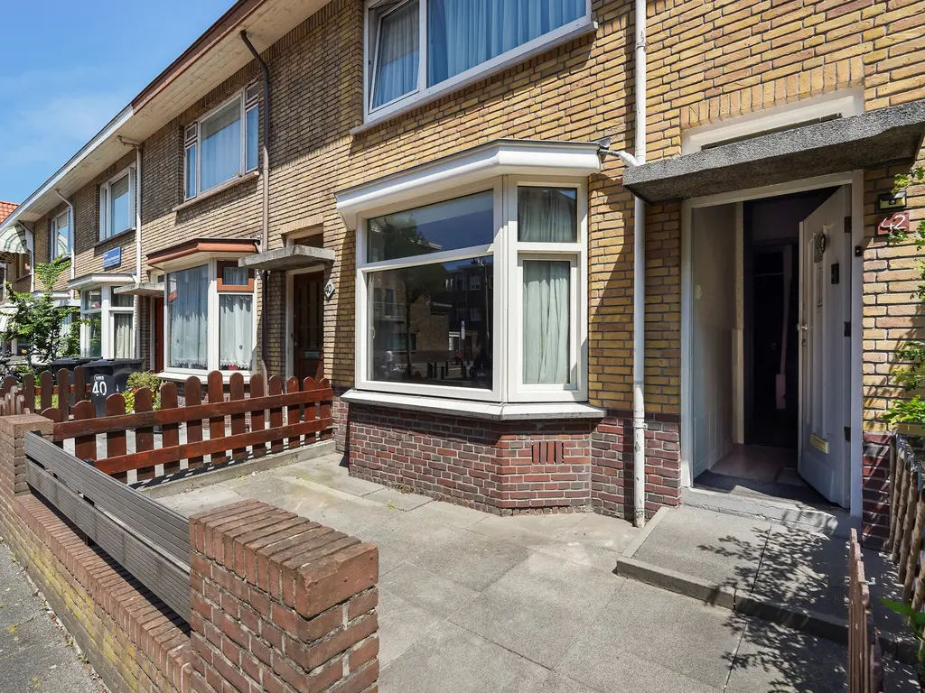Boele van Hensbroekstraat 42, Den Haag
