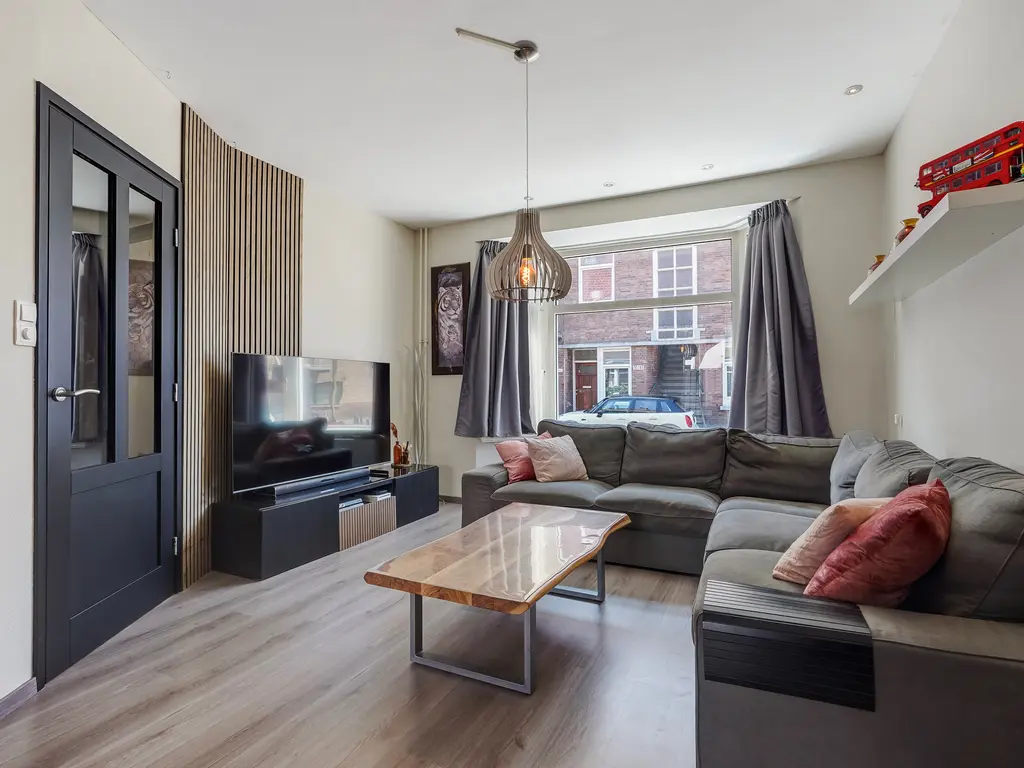 Boele van Hensbroekstraat 42, Den Haag