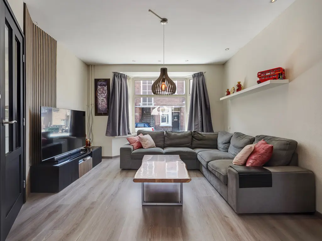 Boele van Hensbroekstraat 42, Den Haag