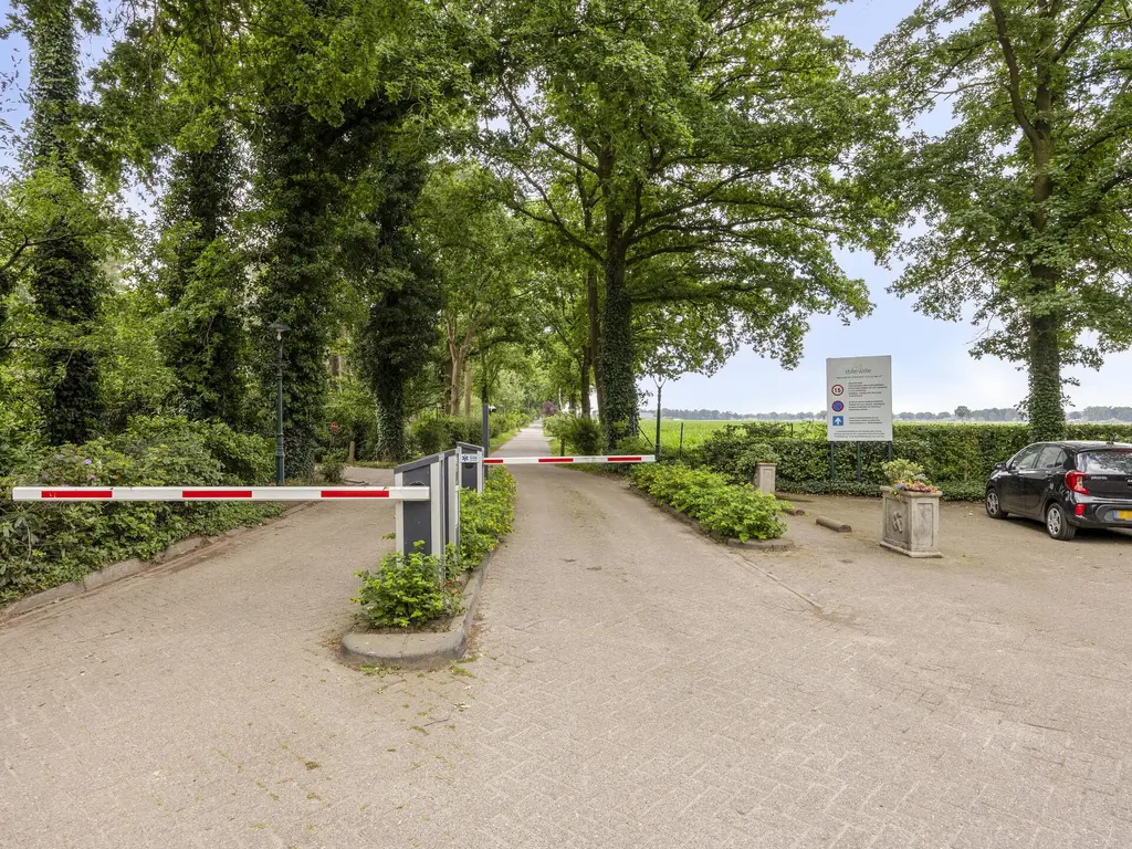 De Stille Wille 36, OOST WEST EN MIDDELBEERS