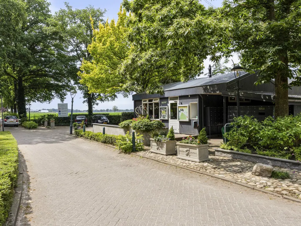 De Stille Wille 36, OOST WEST EN MIDDELBEERS