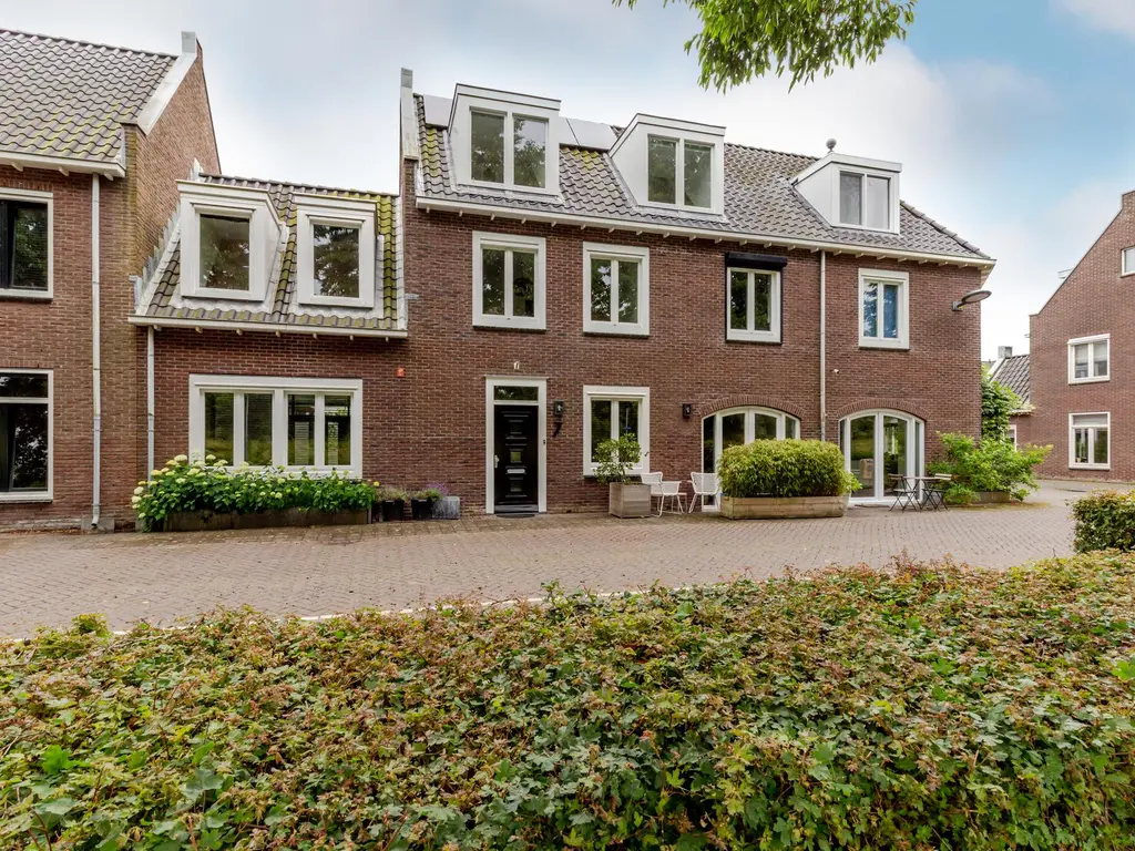 Oesterdam 7, HOOFDDORP