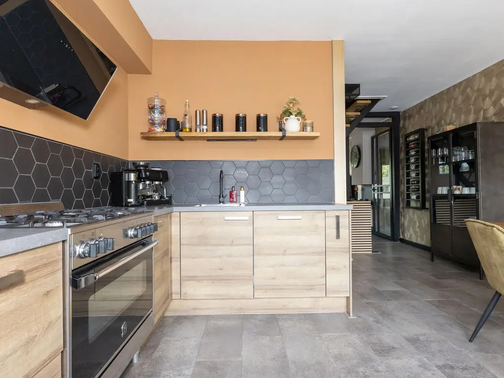 Volder 83, HOORN