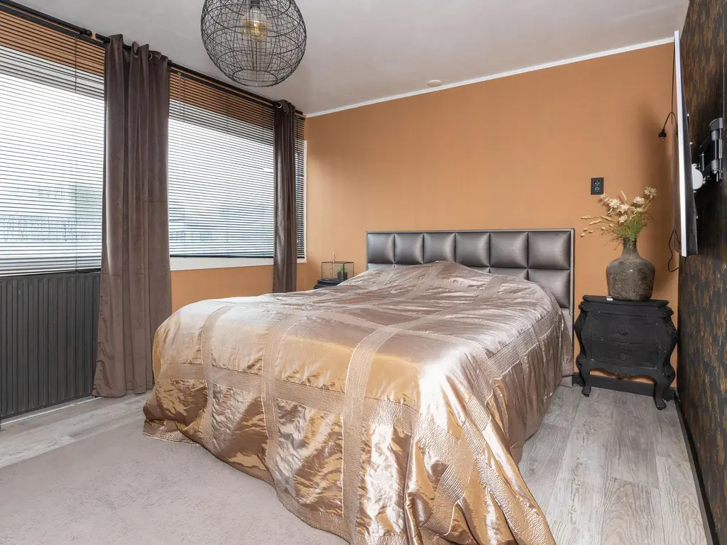 Volder 83, HOORN