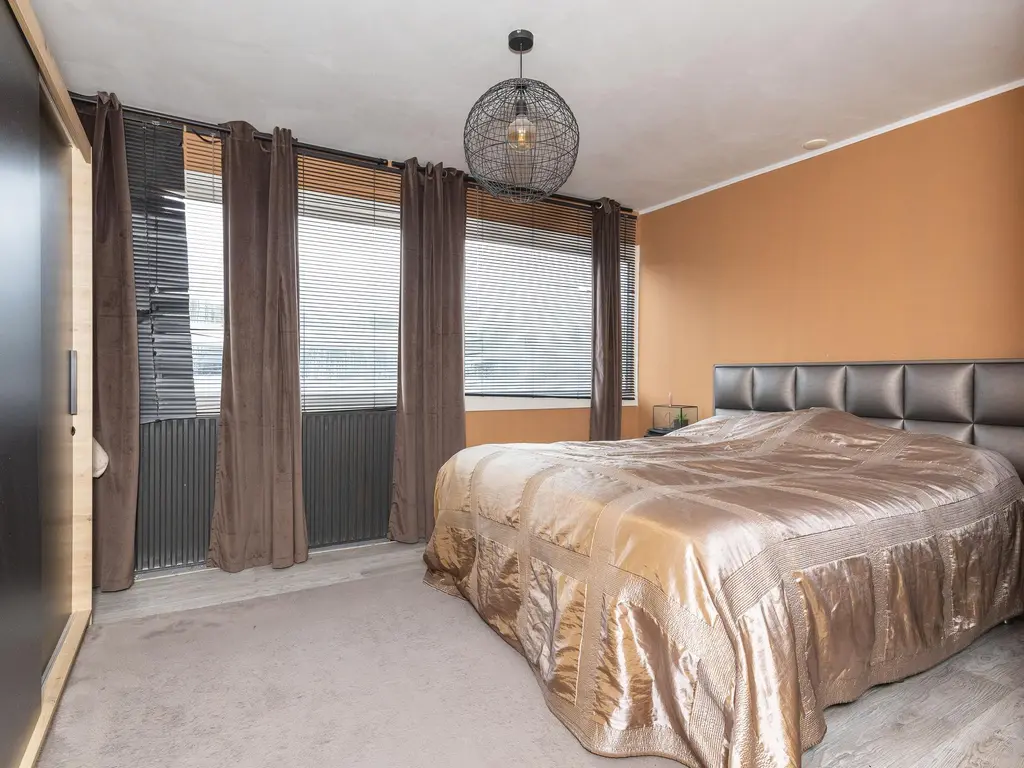 Volder 83, HOORN