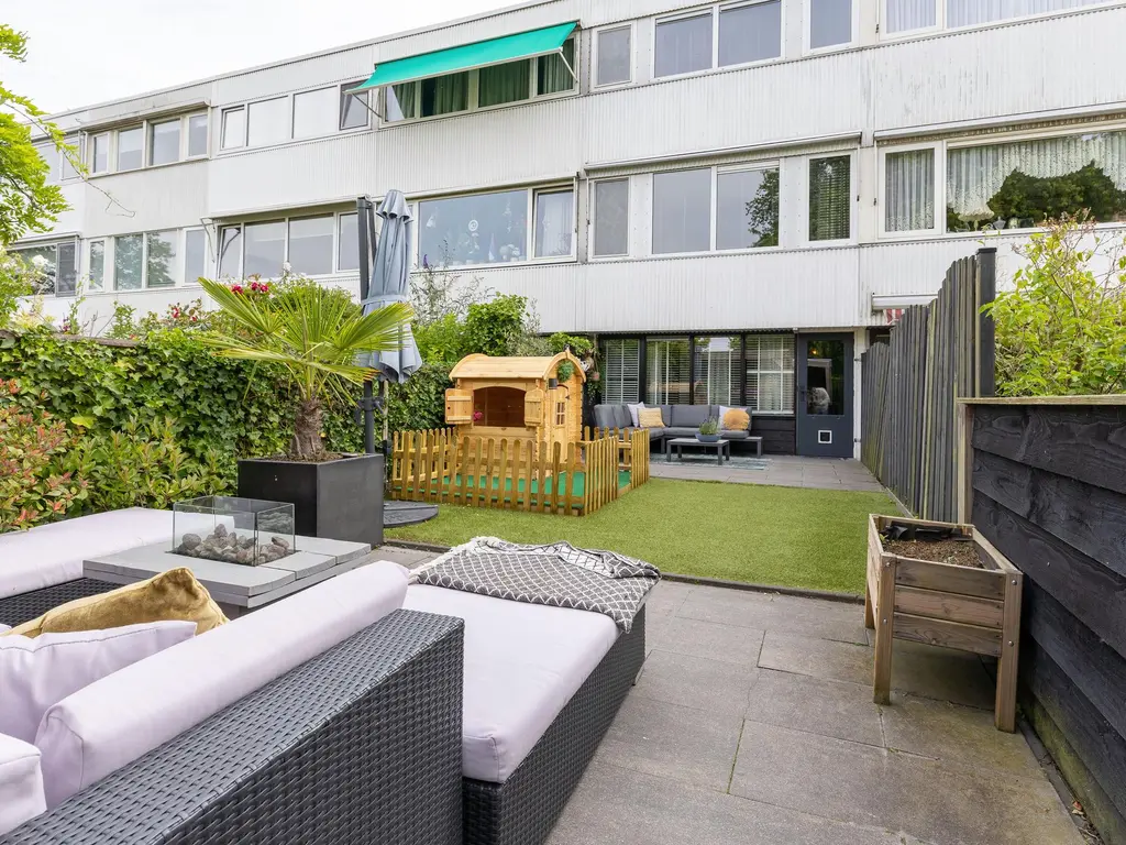 Volder 83, HOORN