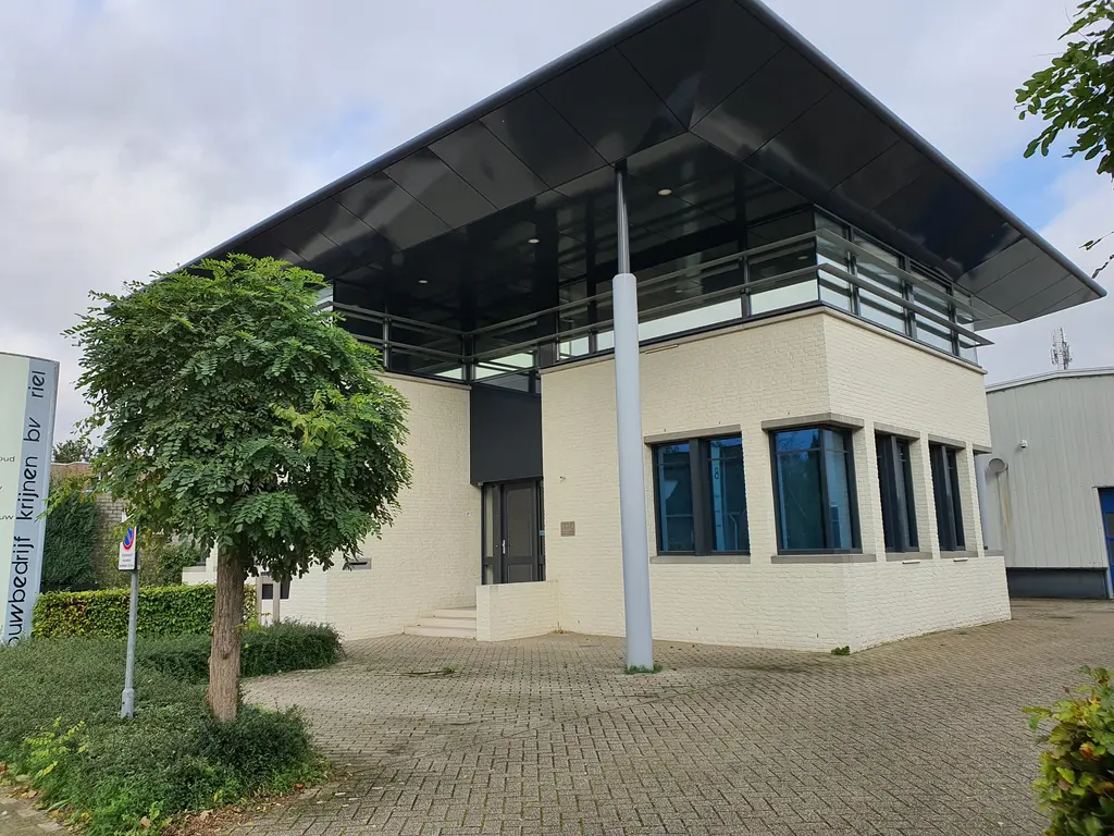 Spoorweide 8, Riel