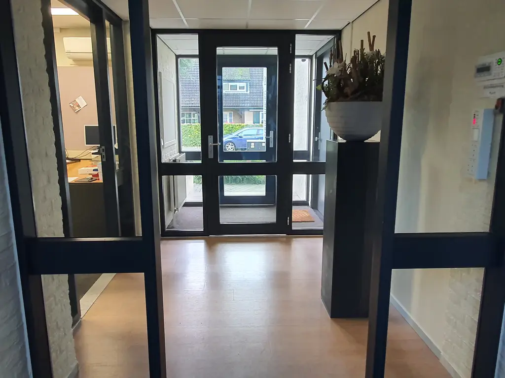 Spoorweide 8, Riel