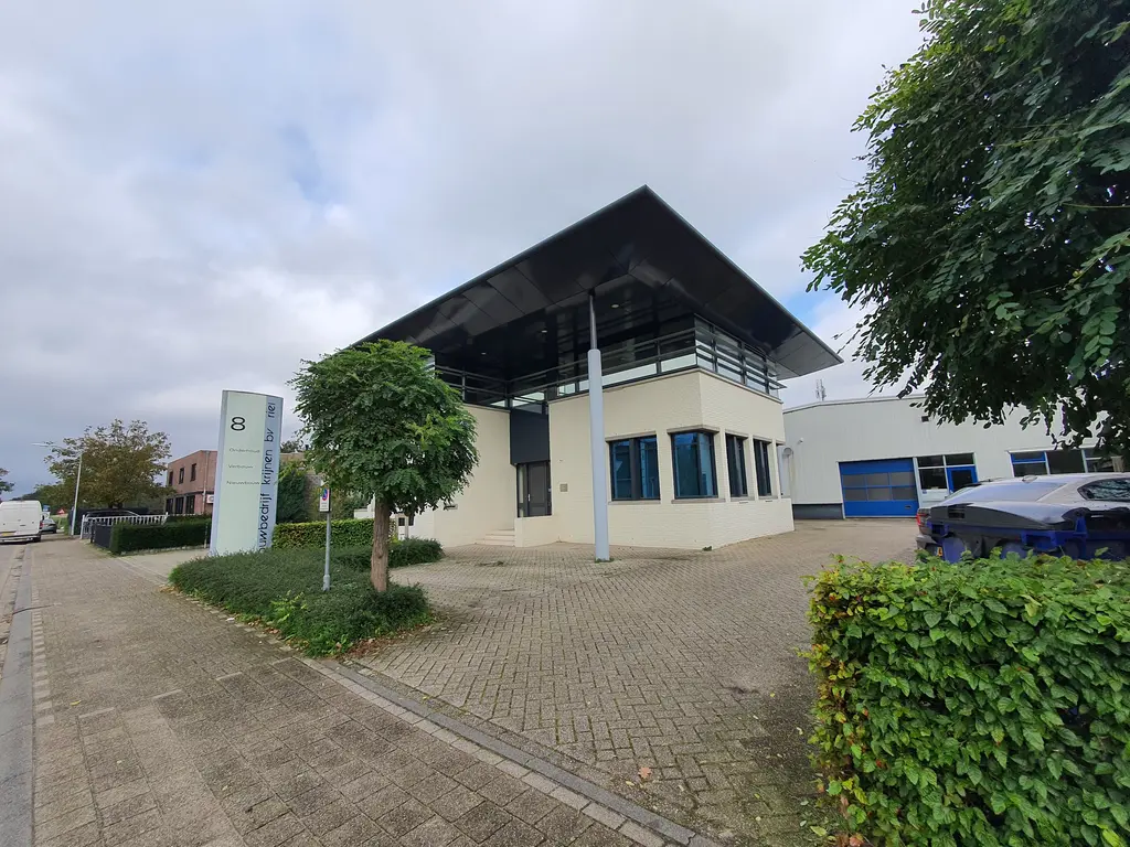 Spoorweide 8, Riel