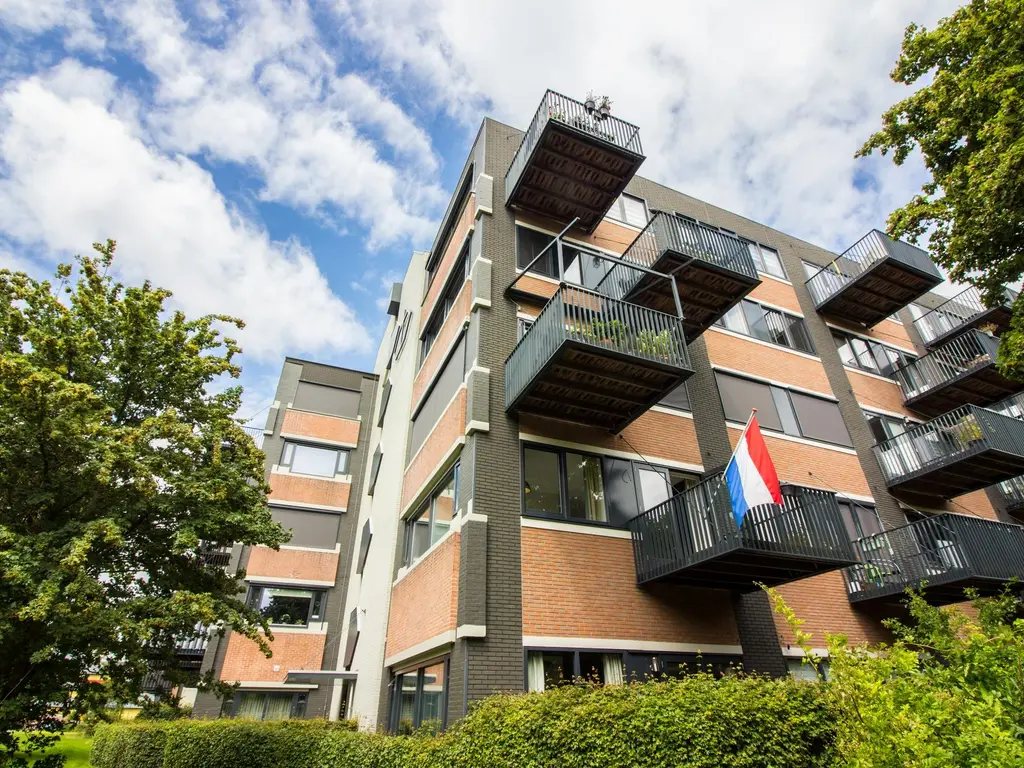 Zandsteen 17, HOORN
