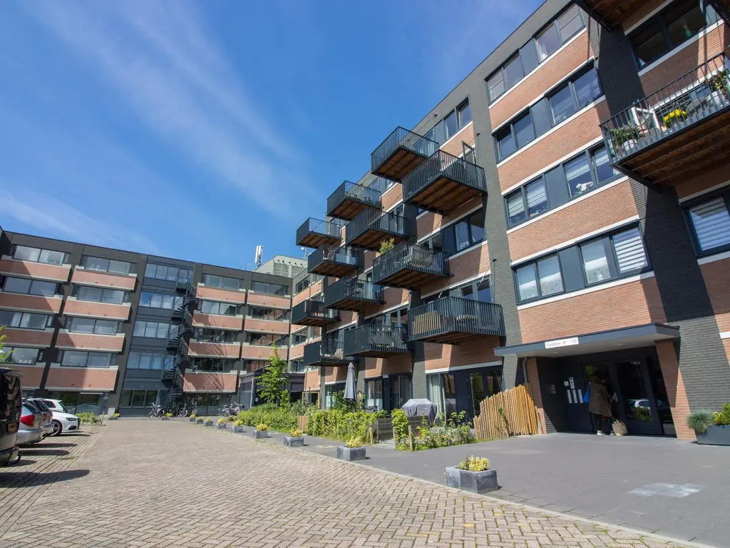 Zandsteen 17, HOORN