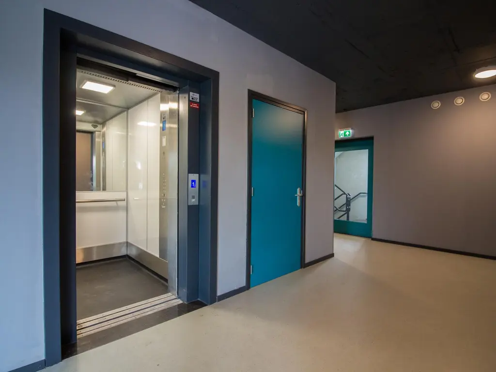 Zandsteen 17, HOORN