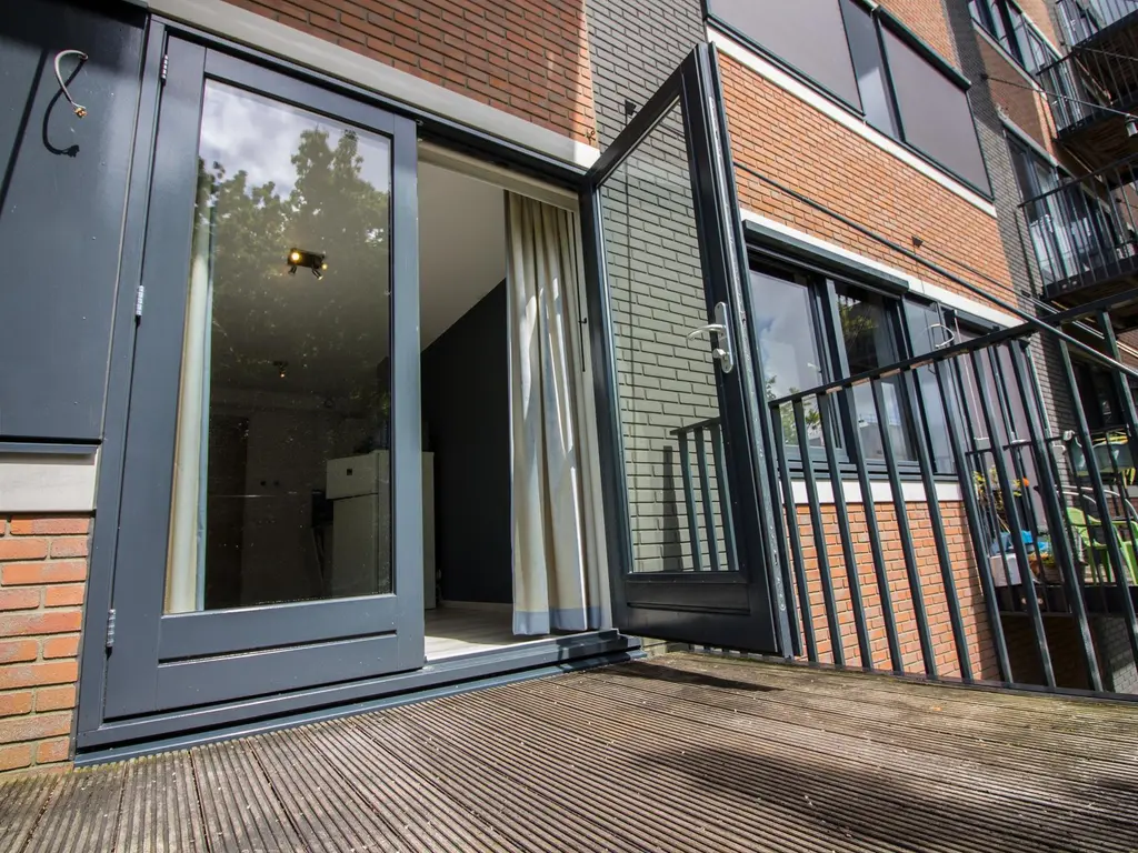 Zandsteen 17, HOORN