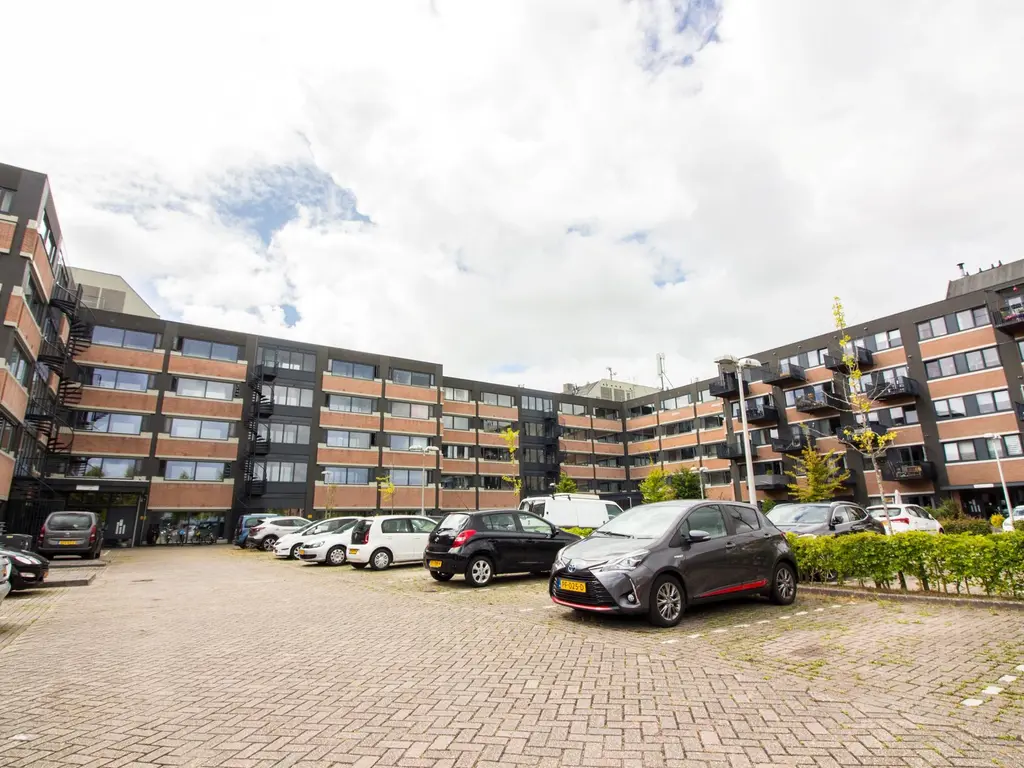 Zandsteen 17, HOORN