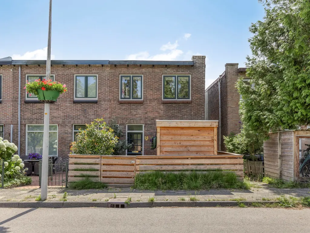 Vrouwenweg 25, Leiden