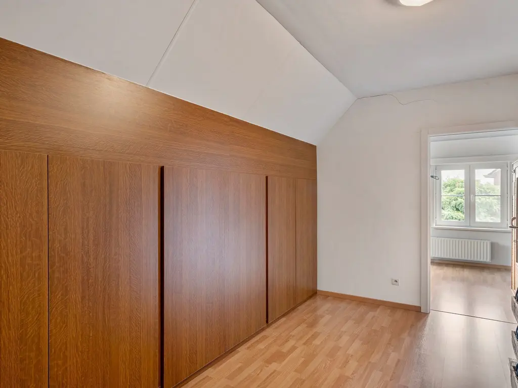 Koning Albertstraat 181  , Ravels