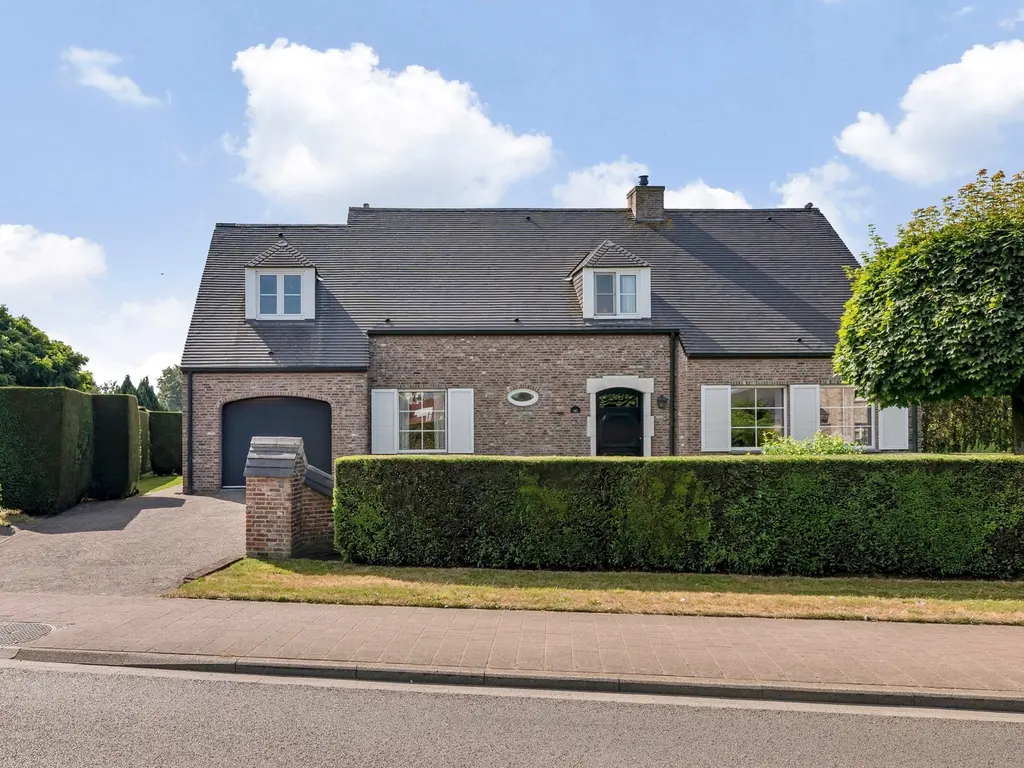 Koning Albertstraat 181  , Ravels