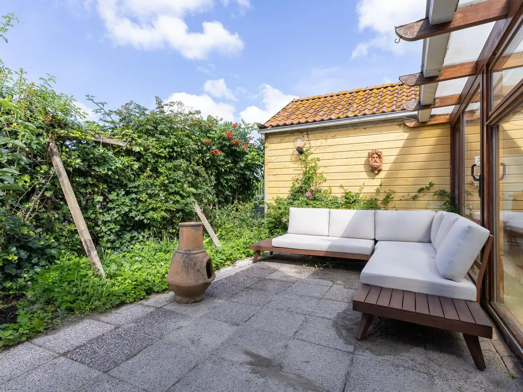 Dorpsstraat 111, Winkel