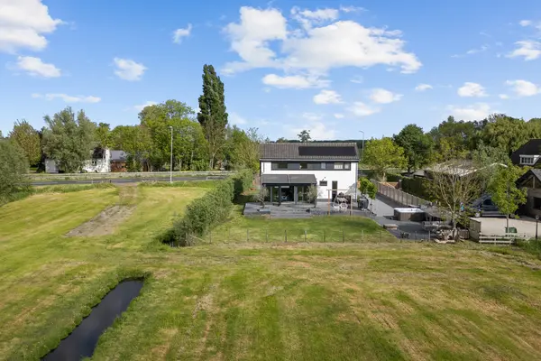 Oosteinde 10